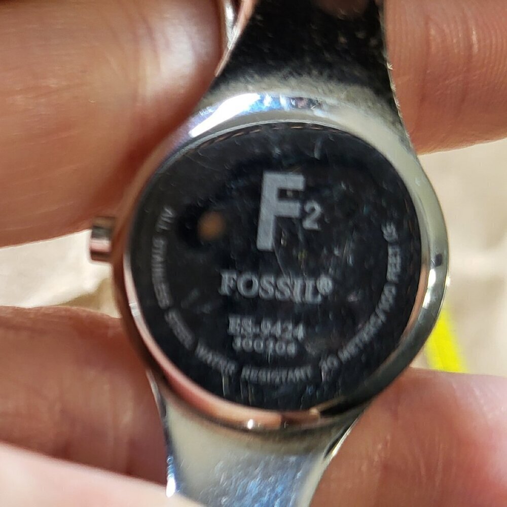 VINTAGE WOMANS FOSSIL WATCH - Picture 2 of 4